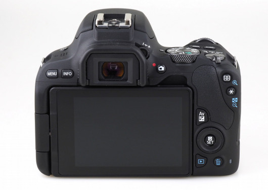 Canon EOS 200D