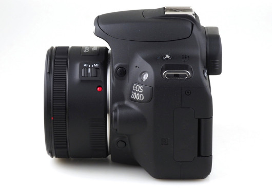 Canon EOS 200D