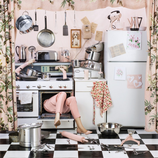 fot. Patty Carrol, z cyklu Anonymous Women: Domestic Demise / Siena Creative Photo Awards 2023