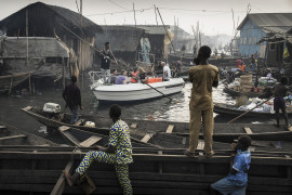 © Jesco Denzel, "Lagos Waterfronts under Threat" -
 nominacja w CONTEMPORARY ISSUES SINGLES / Łódź z Lagos Marina jest prowadzona kanałami Makoko przez starożytną wioskę rybacką, która wyrosła na ogromną, nieformalną osadę - nad brzegami Lagos Lagoon (Lagos, Nigeria).