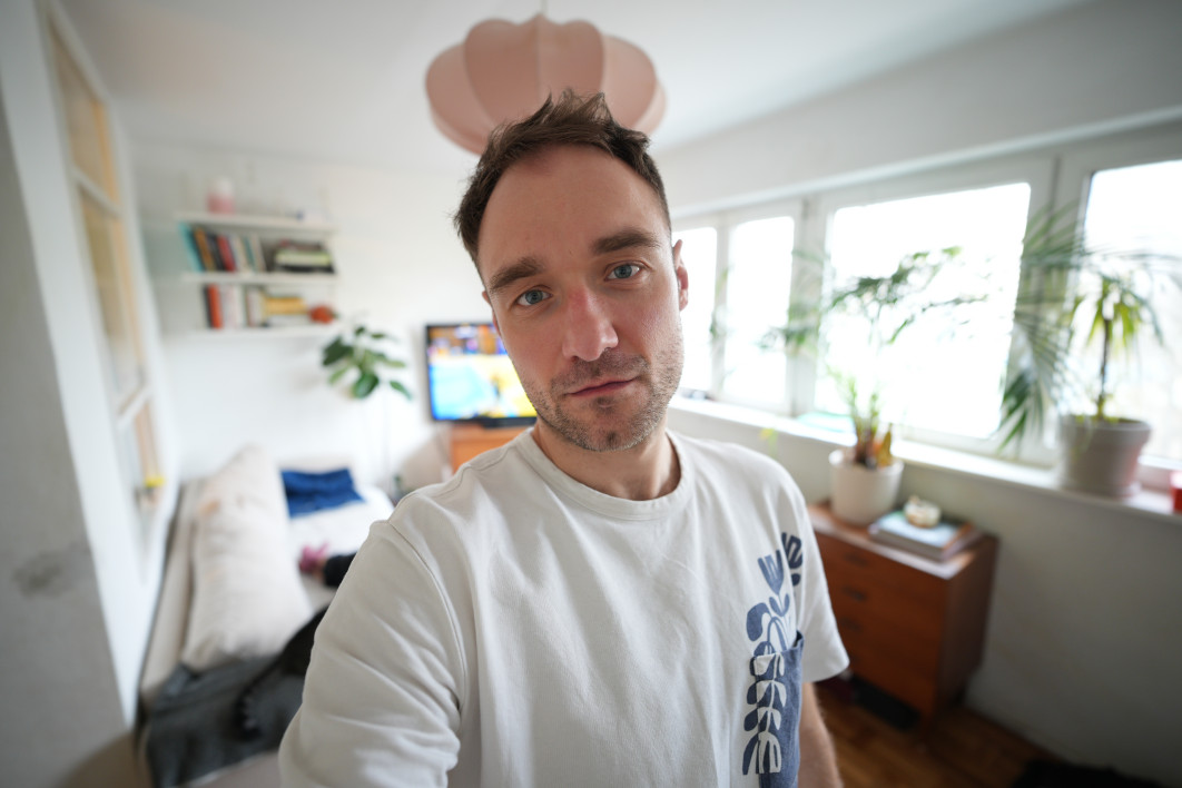 1/30 s, f/1.8, ISO 400, 16.0 mm