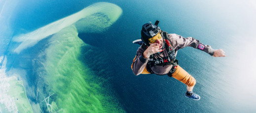 Jak fotografować sporty ekstremalne? Pytamy specjalistę od skydivingu, Kubę Konwenta
