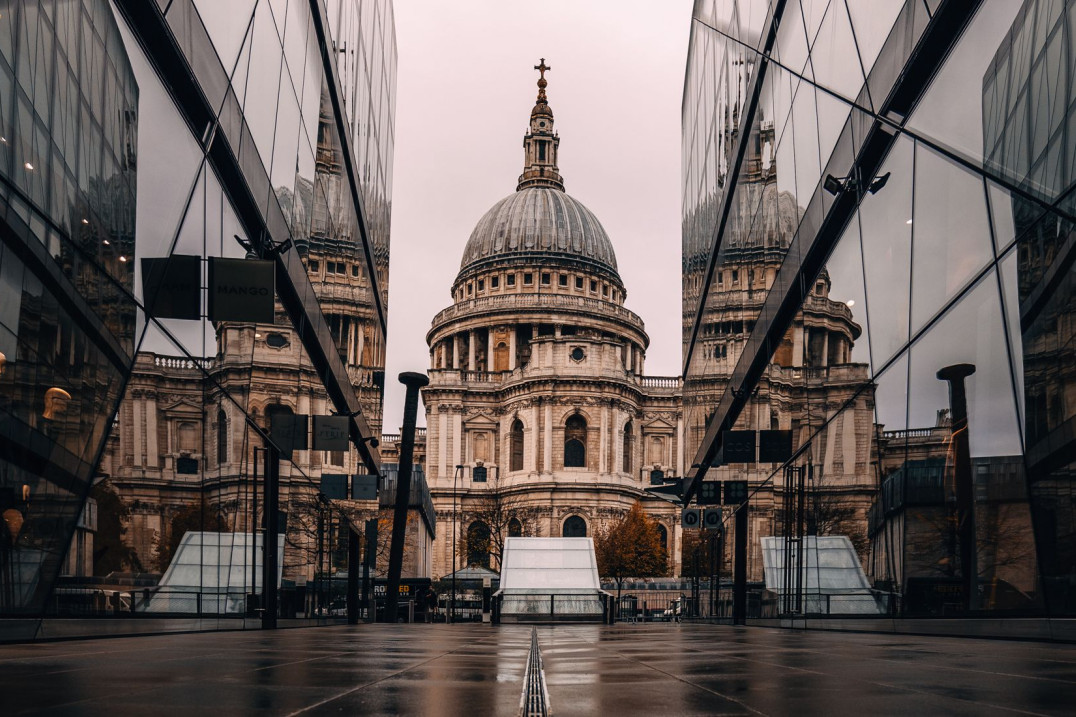 Miasto zamknięte  w kadrze Bena Moore'a