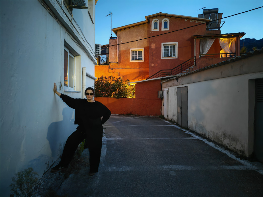 1/8 s, f/1.9, ISO 12800, aparat główny