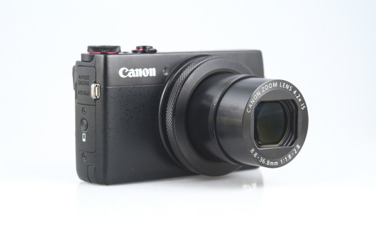 Canon PowerShot G7 X - wysunięty obiektyw
