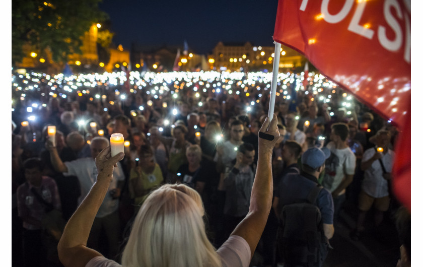 fot. Marek Lapis, z cyklu „Biało-czerwona”