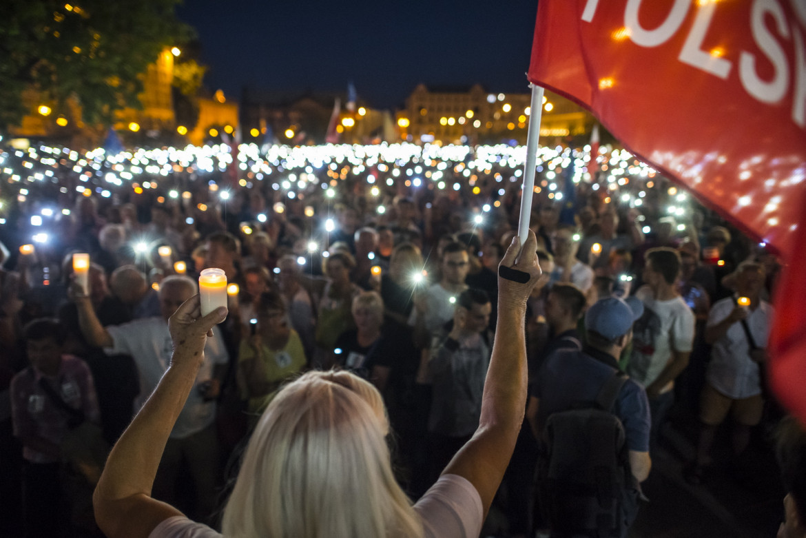 fot. Marek Lapis, z cyklu „Biało-czerwona”