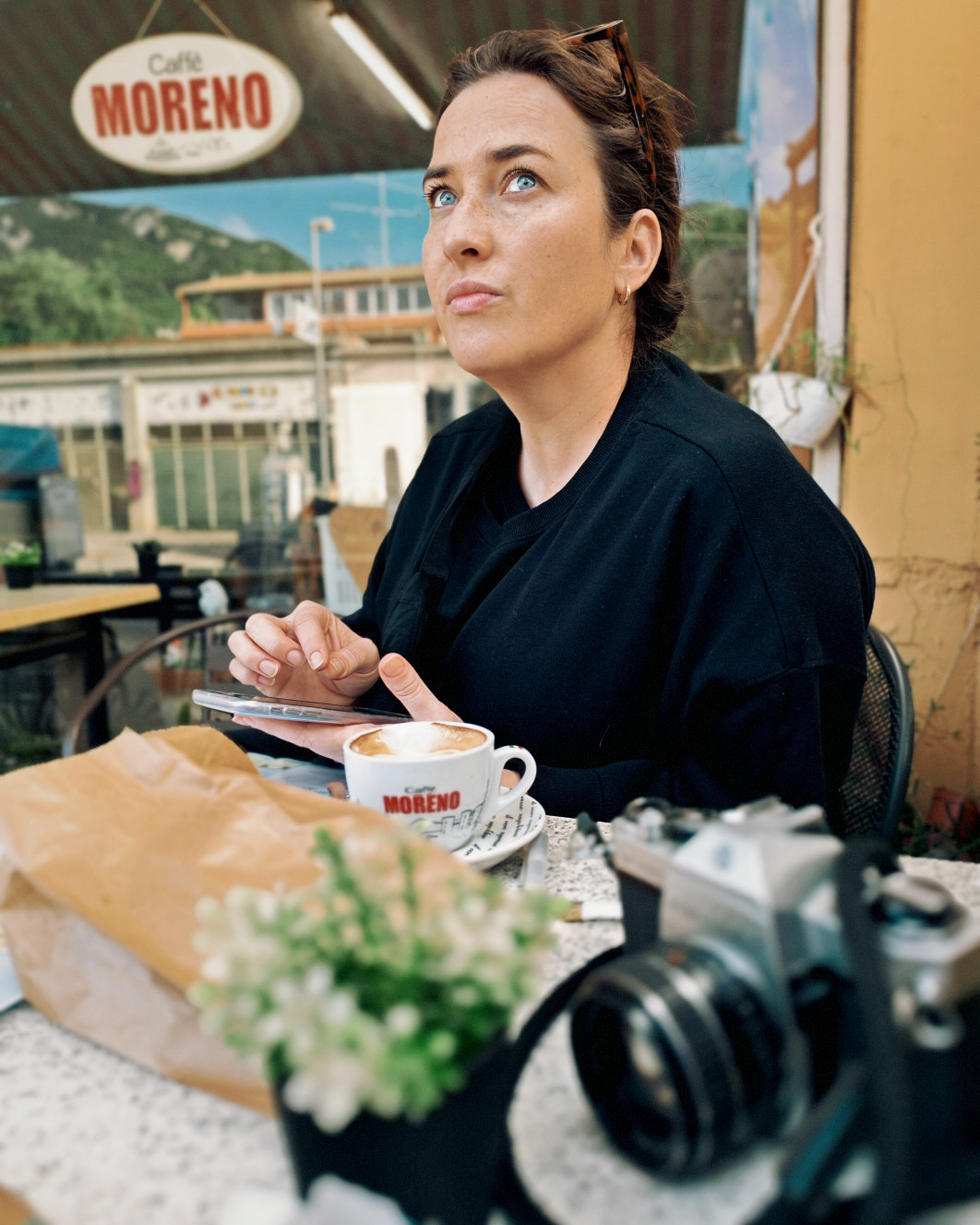 1/550 s, f/2.8, ISO 500, aparat główny (tryb portretowy + symulacja filmu)