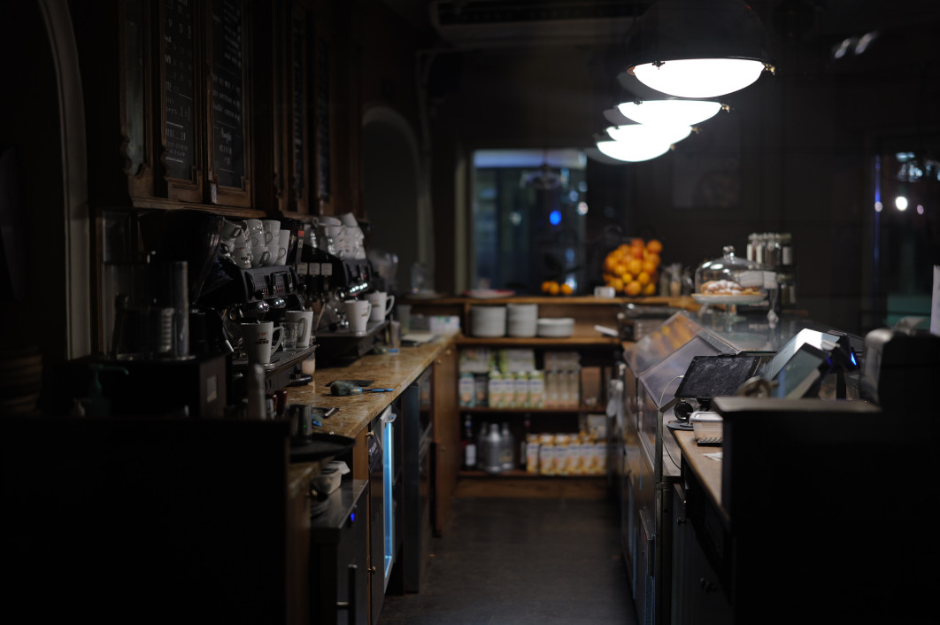 1/25 s, f/1.2, ISO 400, 50.0 mm