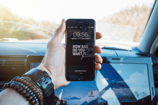 Apple przeprasza za spowalnianie starszych iPhone’ów. Ale czy to wystarczy?
