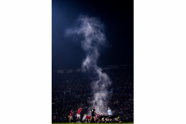 © Stephen McCarthy (SportsFile), "Steaming Scrum" - II miejsce w kategorii SPORTS SINGLES / The British & Irish Lions i Maori All Blacks podczas meczu na Rotorua International Stadium (Rotorua, Nowa Zelandia).