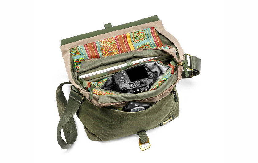 NG RF 2450 Torba Rainforest Messenger