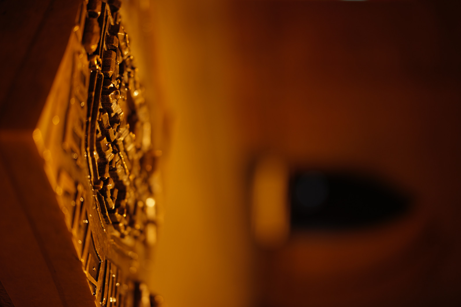 1/10 s, f/1.2, ISO 400, 50.0 mm