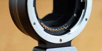 Adapter Contax N - Sony E, obsługujący autofokus i dane EXIF