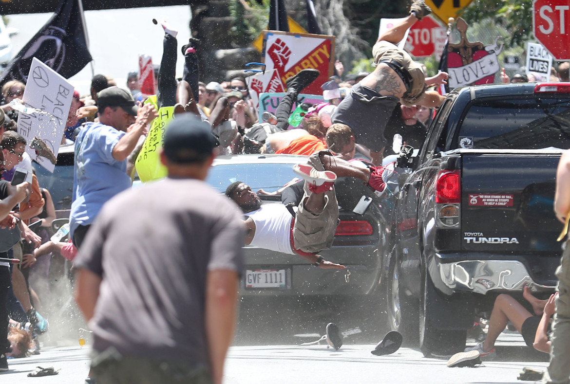 © Ryan M. Kelly (The Daily Progress), "Car Attack"  - II miejsce  w kategorii SPOT NEWS SINGLES / Ludzie wyrzuceni w powietrze, gdy samochód wpadł w grupę demonstrujących osób przeciwko wiecowi Unite the Right w Charlottesville w stanie Wirginia w USA.