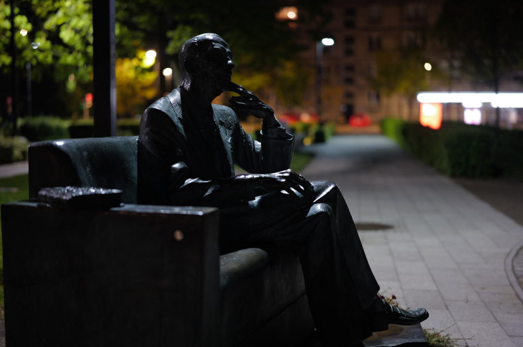 1/8 s, f/1.2, ISO 400, 50.0 mm