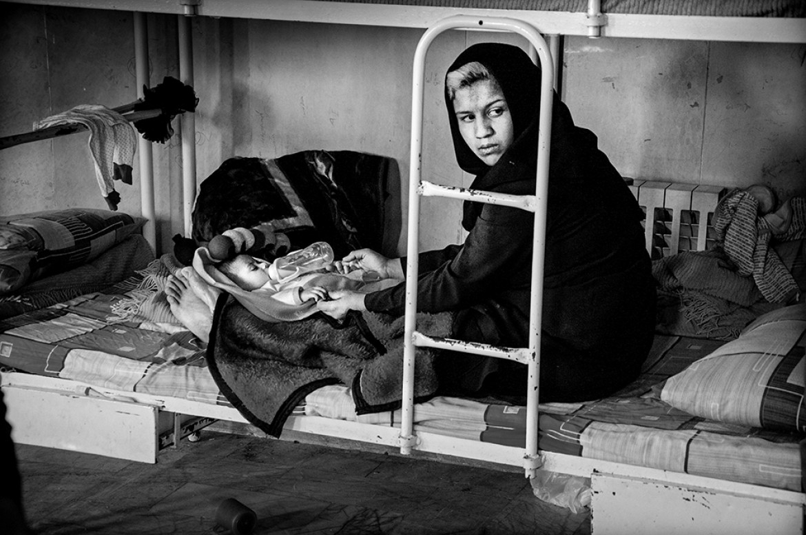 fot. Sadegh Souri, z cyklu "Waiting Girls", zdjęcie roku MIFA 2016, 1. miejsce w kategorii Portfolio.