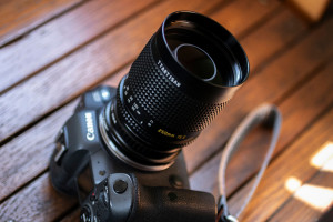 TTArtisan 250 mm f/5.6 Reflex - kompaktowy teleobiektyw z donut bokeh