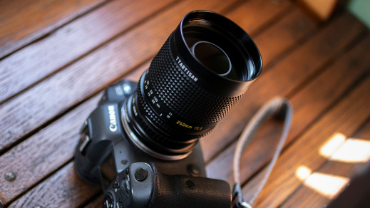 TTArtisan 250 mm f/5.6 Reflex - kompaktowy teleobiektyw z donut bokeh