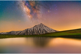 fot. Masoud Ghadiri, "Glory of Damavand and Milky-Way" / Astronomy Photographer of the Year 2021