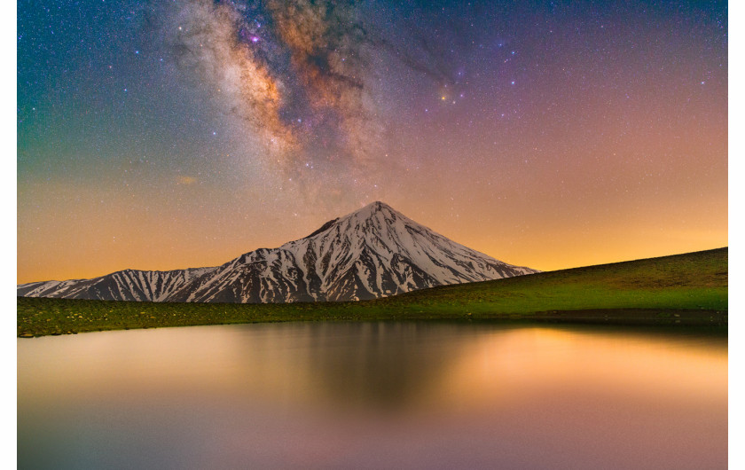 fot. Masoud Ghadiri, Glory of Damavand and Milky-Way / Astronomy Photographer of the Year 2021