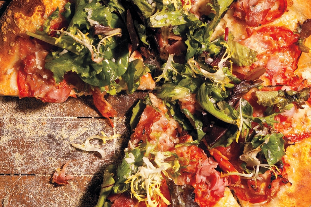Pizza, stromboli i ciągnący się ser, czyli oświetlenie w fotografii kulinarnej