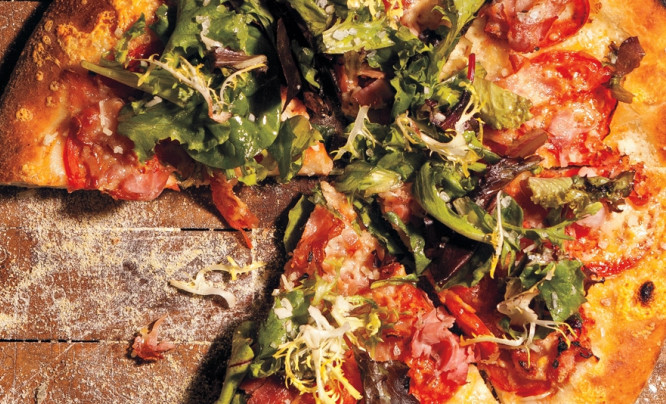 Pizza, stromboli i ciągnący się ser, czyli oświetlenie w fotografii kulinarnej