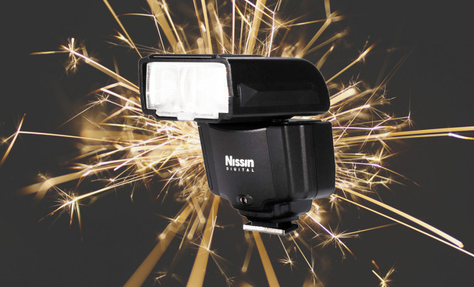 Nissin i400 to kompaktowa lampa do bezlusterkowców i lustrzanek „entry-level“