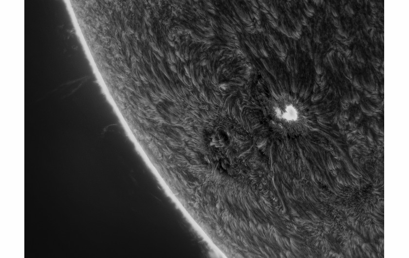 fot. Siu Fone Tang, Sunspot Looking Out Into Space / Astronomy Photographer of the Year 2021