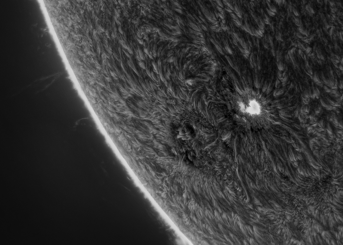 fot. Siu Fone Tang, "Sunspot Looking Out Into Space" / Astronomy Photographer of the Year 2021