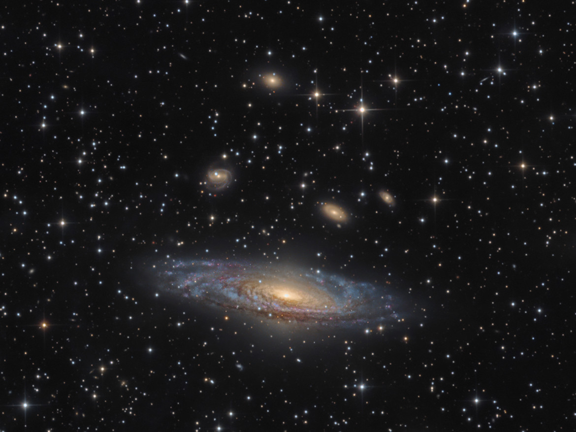 Bernard Miller - II miejsce w kategorii "Galaxies", zdjęcie przedstawia NGC 7331 - Grupa Deer Lick (galaktyka spiralna)
