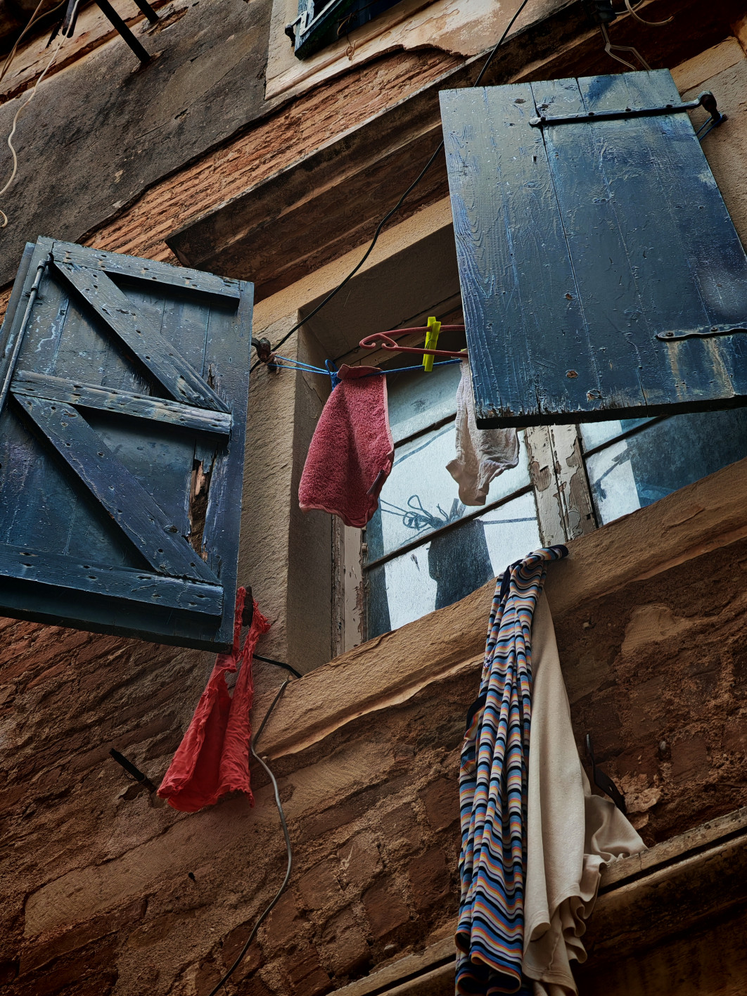 1/100 s, f/2.4, ISO 100, aparat tele