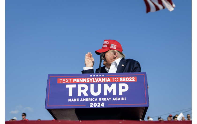 Fot. Doug Mills, The New York Times, Pulitzer Prize in Breaking News Photography 2025Trump cofnął rękę, odsłaniając krew z rany.