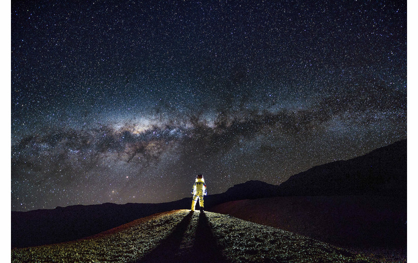 Fu Dingyan - III miejsce w kategorii People and Space, zdjęcie przedstawia Drogę Mleczną nad wyspą Réunion, położoną u wybrzeży Madagaskaru