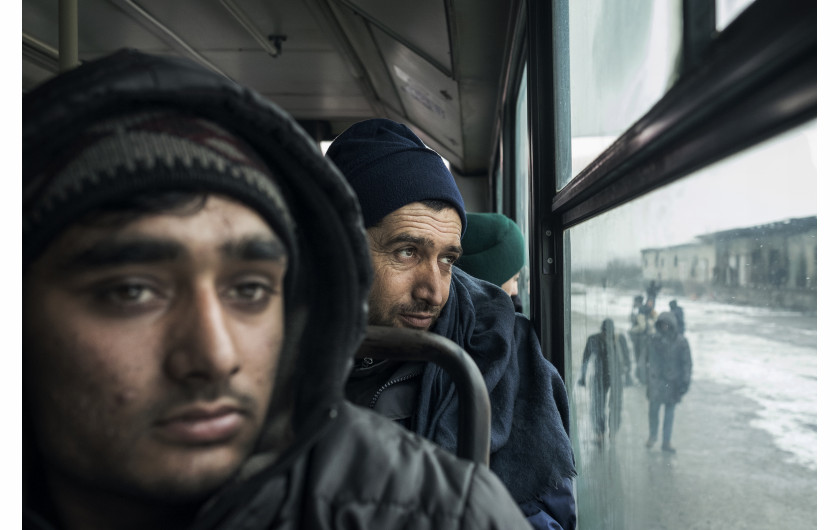 © Francesco Pistilli, Lives in Limbo - III miejsce w kategorii GENERAL NEWS STORIES / Zacieśnienie tak zwanego szlaku bałkańskiego do Unii Europejskiej spowodowało, że tysiące uchodźców próbowało podróżować, aby szukać nowego życia w Europie. Wiele osób spędzało serbską zimę w zaniedbanych magazynach za głównym dworcem w Belgradzie.