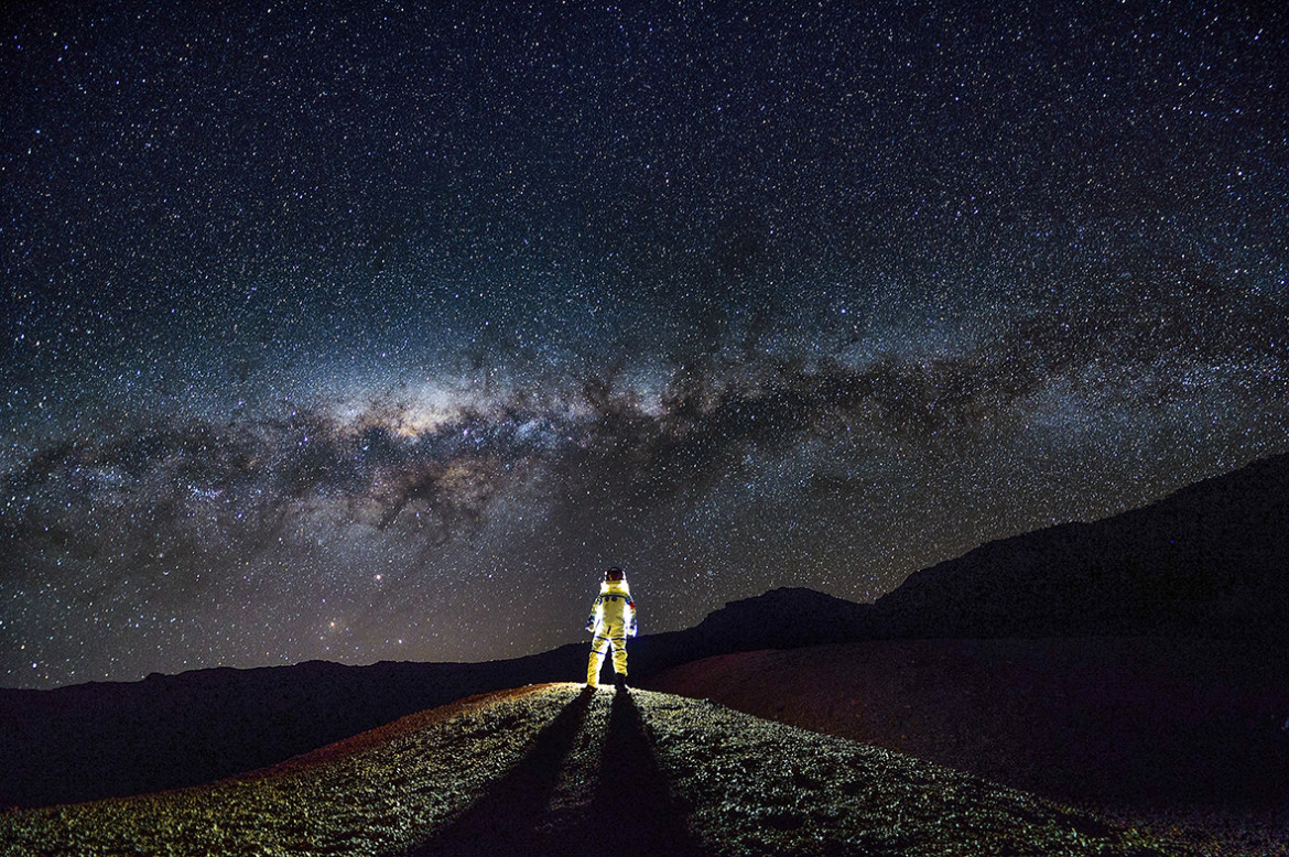 Fu Dingyan - III miejsce w kategorii "People and Space", zdjęcie przedstawia Drogę Mleczną nad wyspą Réunion, położoną u wybrzeży Madagaskaru