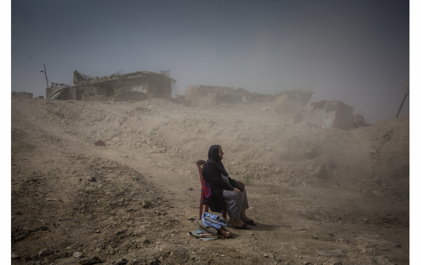 © Ivor Prickett (The New York Times), The Battle for Mosul  - I miejsce w kategorii GENERAL NEWS STORIES / Na początku lipca, po miesiącach walk, rząd Iraku ogłosił, że miasto Mosul zostało w pełni wyzwolone od ISIS, chociaż konflikt trwał nadal w zakamarkach miasta. Tysiące cywilów zginęło podczas bitwy o Mosul, podczas gdy duże obszary miasta zostały zniszczone.