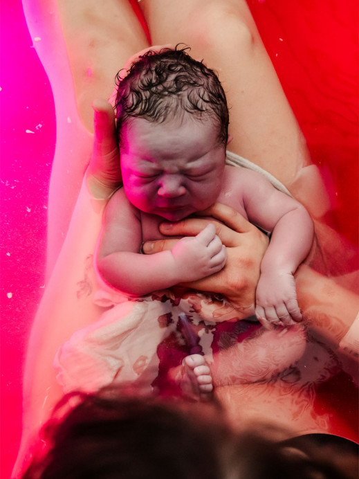 “To, co zobaczy na zdjęciach, stanie się jej historią” - wywiad z Anią Wibig, fotografką porodów