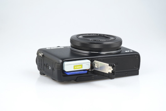 Canon PowerShot G7 X - slot na kartę pamięci