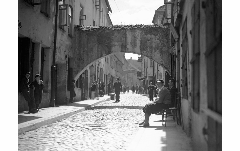 Ulica Jatkowa w dzielnicy żydowskiej w Wilnie, 1935 – NAC.