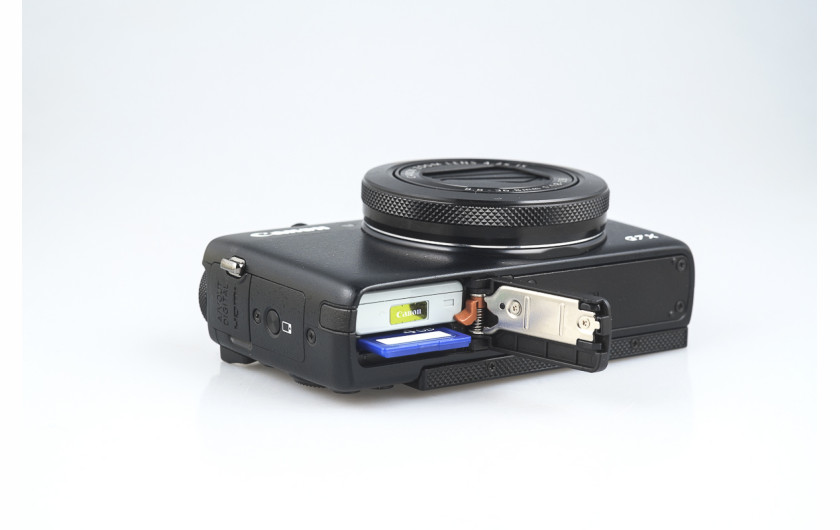 Canon PowerShot G7 X - slot na kartę pamięci