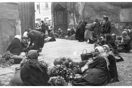 Targ ziołowy w Wilnie, 1931. Fot. Jan Bułhak – NAC.