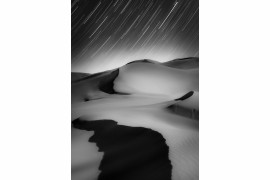 fot. Schuchang Dong, "Sky and Ground, Stars and Sand", 1. miejsce (ex-equo) w kategorii Best Newcomer / Insight Investment Astronomy Photographer of the Year 2019