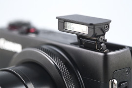 Canon PowerShot G7 X - wbudowana lampa błyskowa