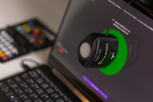 Calibrite Display Plus HL - recenzja kolorymetru i kalibracja krok po kroku