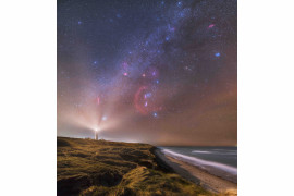 fot. Ruslan Merzlyakov, "Galactic Lighthouse", 2. miejsce w kategorii  Skyscapes / Insight Investment Astronomy Photographer of the Year 2019