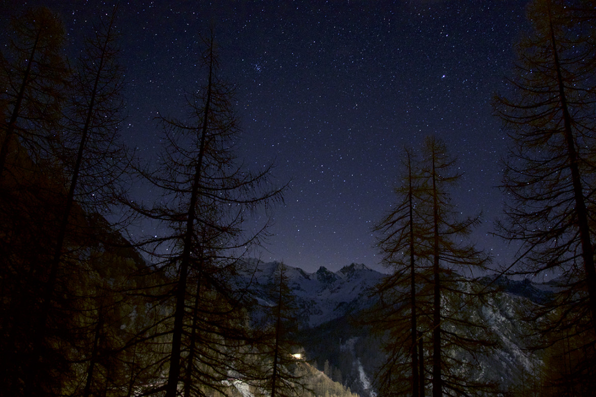 Andrea Imazio - IV miejsce w kategorii "Young Competition" - zdjęcie przedstawia gwieździste niebo nad Rosa Mountain (najpotężniejszy masyw górski całych Alp, leży w Alpach Pennińskich)
