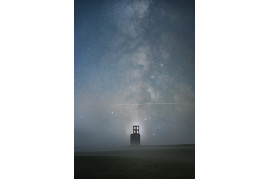 fot. Sam King, "Above the Tower", 2. miejsce w kategorii People and Space / Insight Investment Astronomy Photographer of the Year 2019