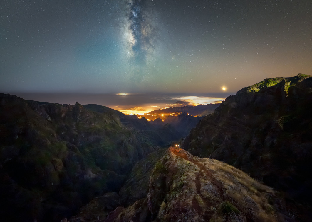 20 s, f/1.4, ISO 4000, 14.0 mm