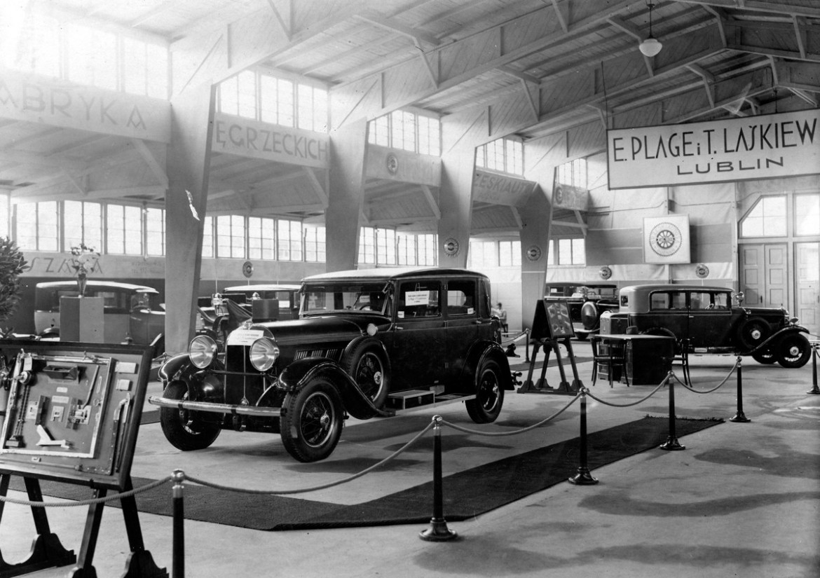 Powszechna Wystawa Krajowa. Ekspozycja samochodów lubelskiego producenta karoserii „E. Plage, T. Laśkiewicz”, 1929 rok